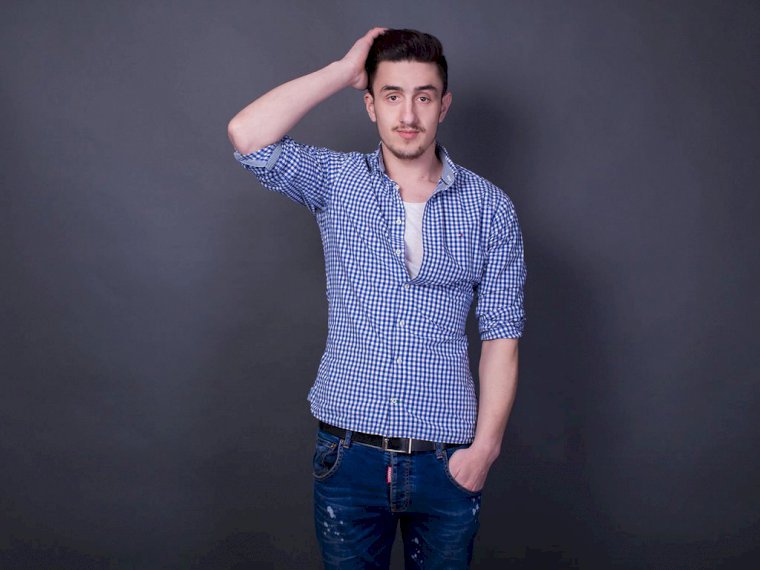 BruceLyons's profile - Image n°1