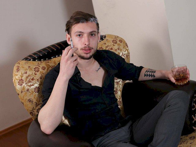 BryanDickson's profile - Image n°1