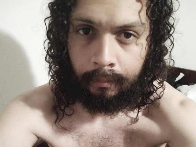 BEARHUGV's profile - Image n°0