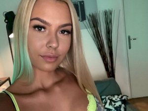 BlondeCandyy's Sexcam