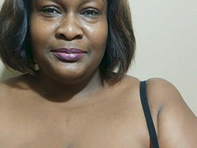 bustytitsxx's profile - Image n°1