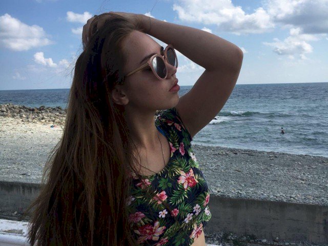 Claire151's profile - Image n°3