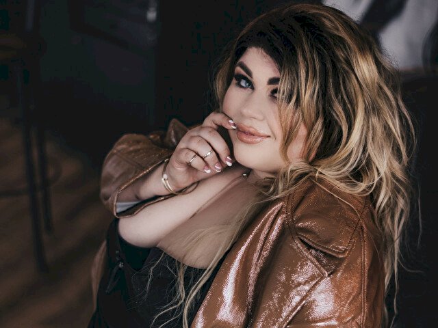 CurvySofia's profile - Image n°1