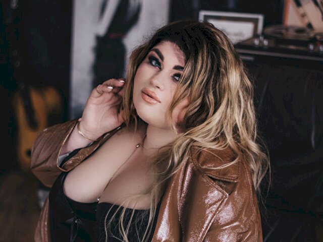 CurvySofia's profile - Image n°2