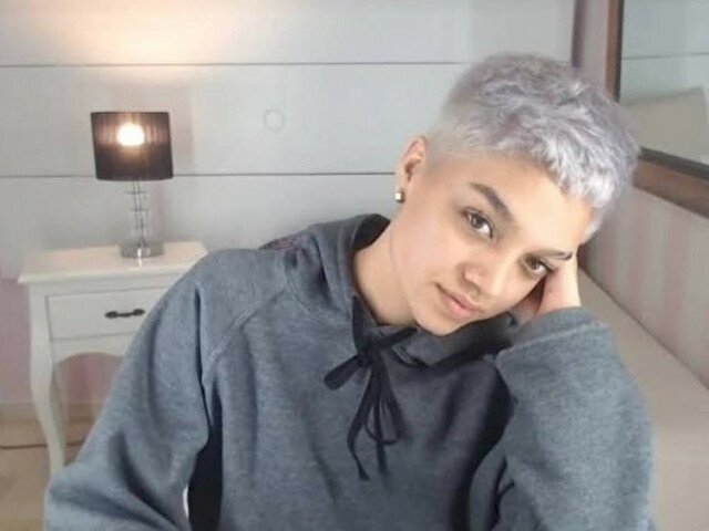 CharlotteR's profile - Image n°1