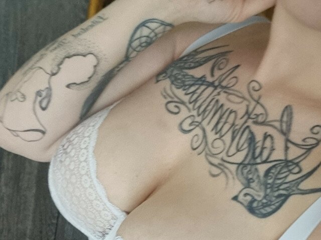 Curvywomen's profile - Image n°0