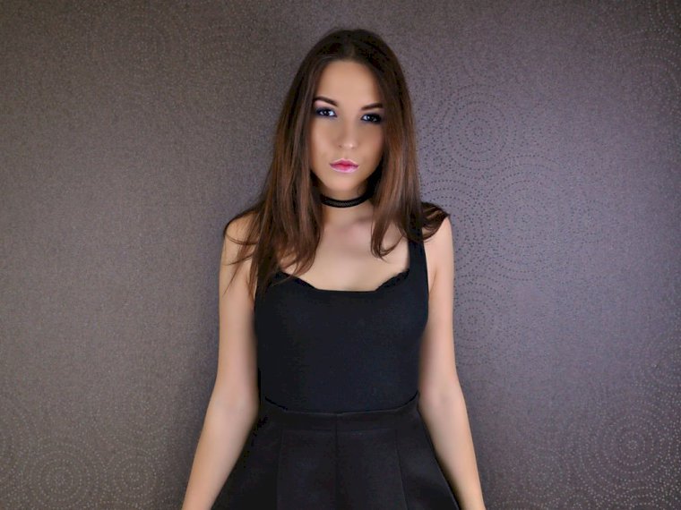 CarlieHouten's profile - Image n°0