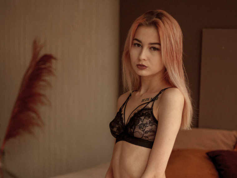 CarolDeBaker's profile - Image n°0