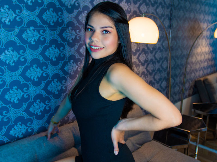 CarolyneStuart's profile - Image n°0