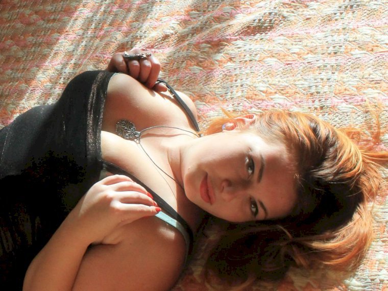 CarrieRedCherry's profile - Image n°1