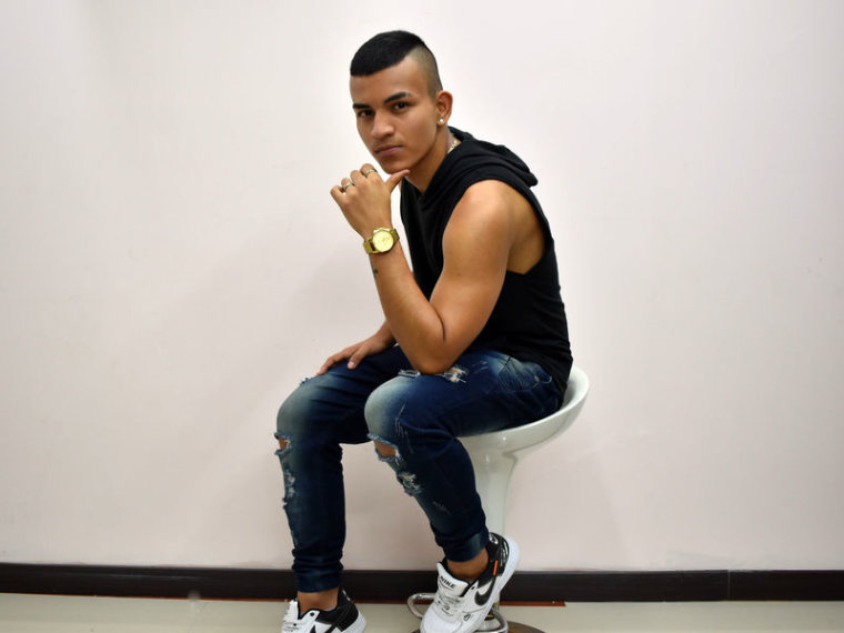 CharlesBrow's profile - Image n°0