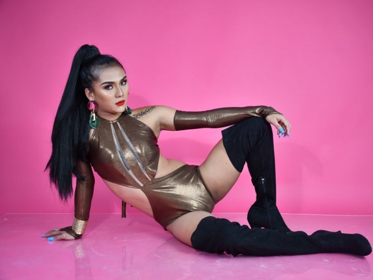 CharlotteMolinar's profile - Image n°0