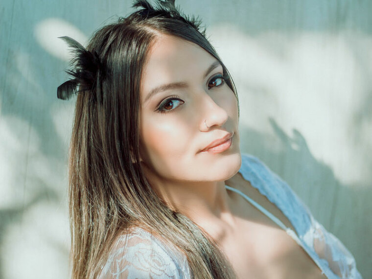 CHARLOTTEWHITEE's profile - Image n°0
