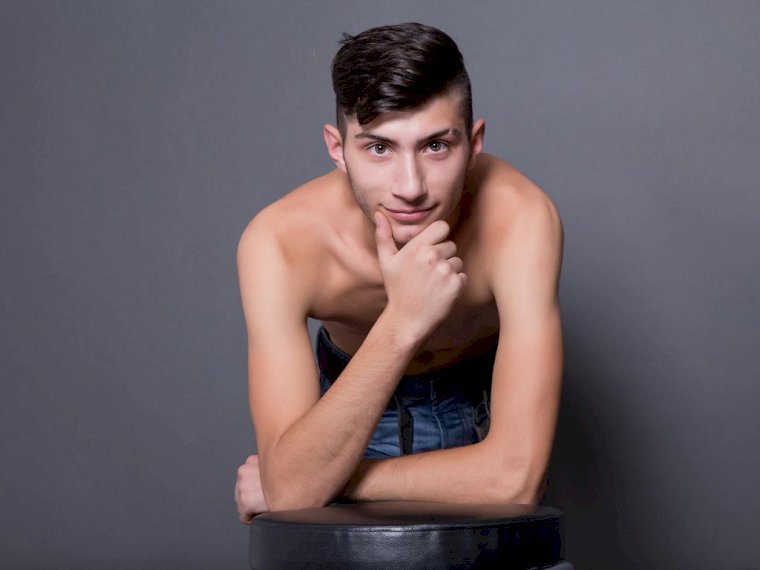 CliveMoreno's profile - Image n°0