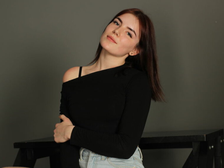CoolMonica's profile - Image n°0