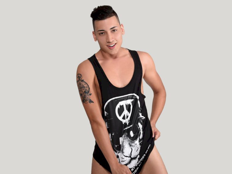 CrissJames's profile - Image n°1
