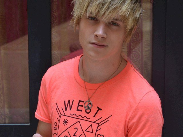 Cutetwinkboy's profile - Image n°0