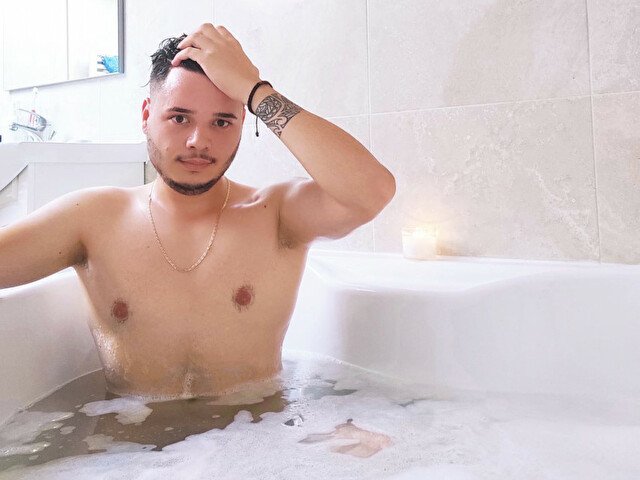 DiegoLewis's profile - Image n°1
