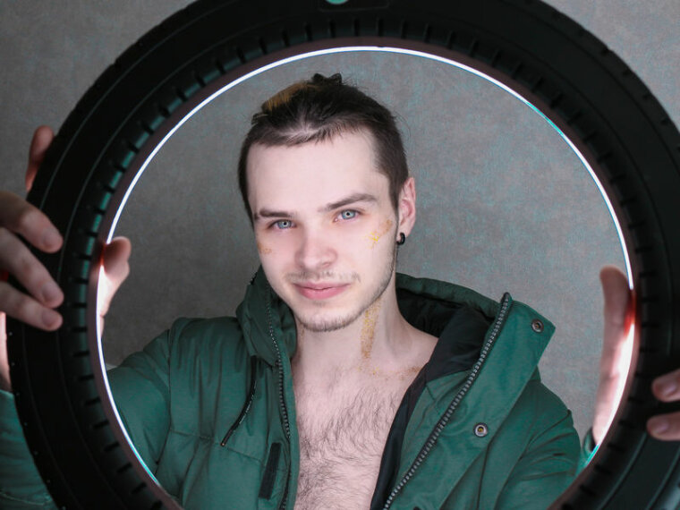 DamianRiver's profile - Image n°0
