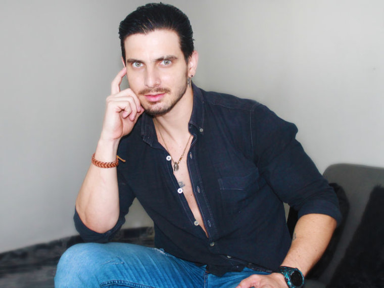 DanielHoward's profile - Image n°0