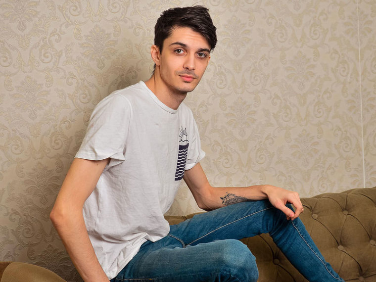 DennisBenton's profile - Image n°1