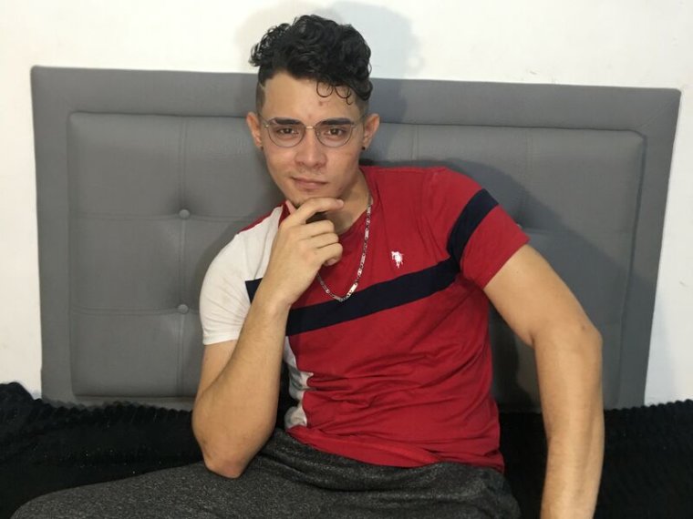 DerekBrooke's profile - Image n°0