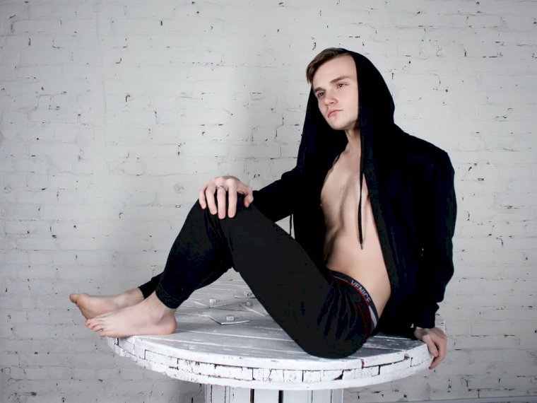 DerilYoung's profile - Image n°0
