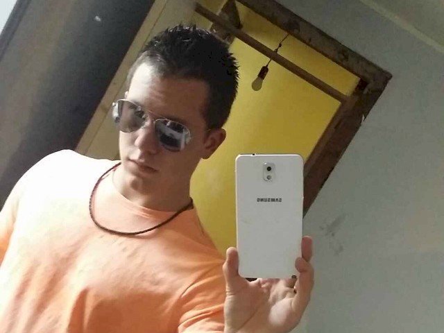 Dikins1994's profile - Image n°0