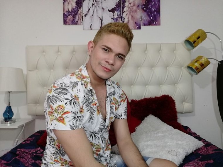 DominickPeyton's profile - Image n°0