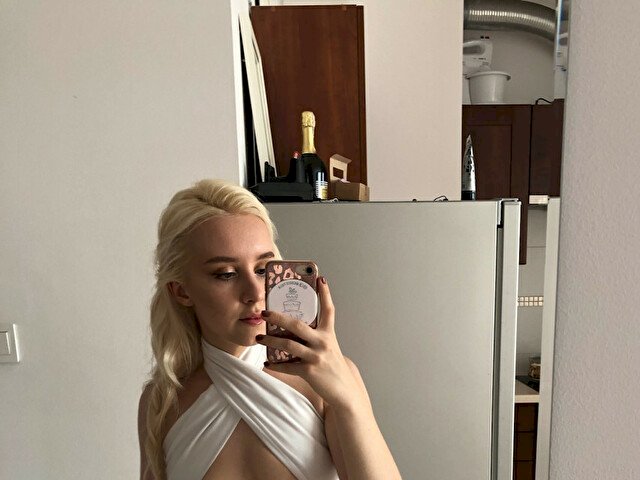 EmillyHart's profile - Image n°0