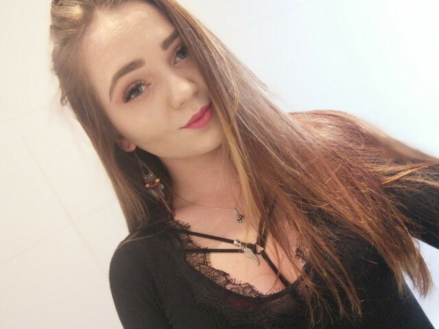 EllieHotty's profile - Image n°0