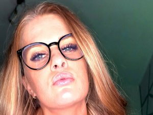 EmilyIsa's Sexcam