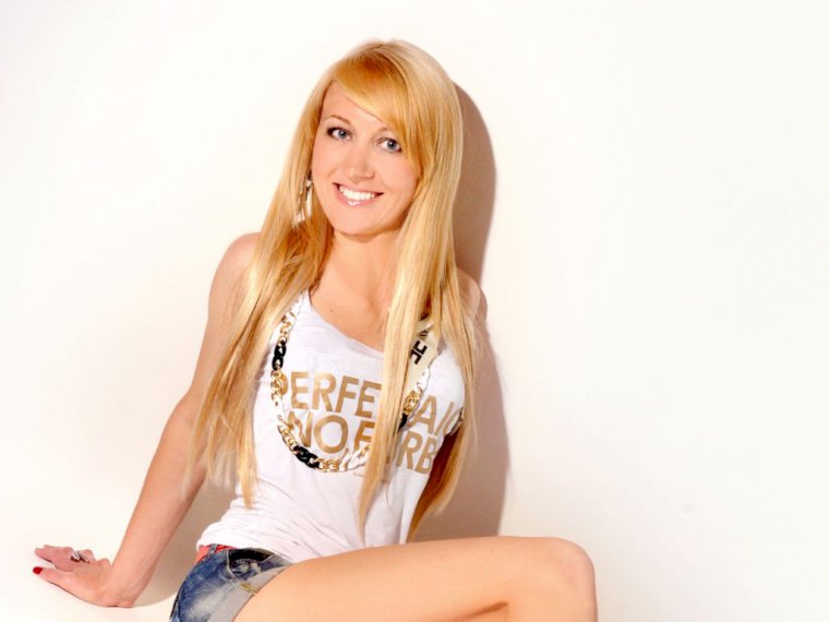 EducatedBlonde's profile - Image n°1
