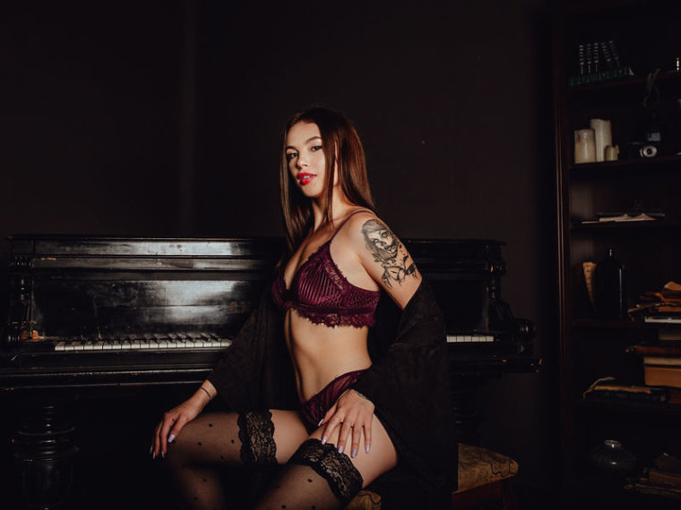 EmmyJackson's profile - Image n°0