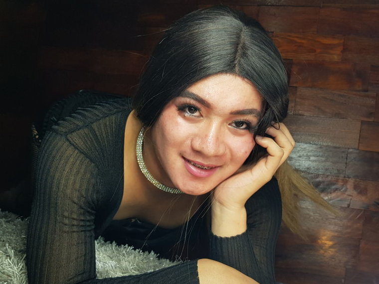 EsmeraldaColen's profile - Image n°0