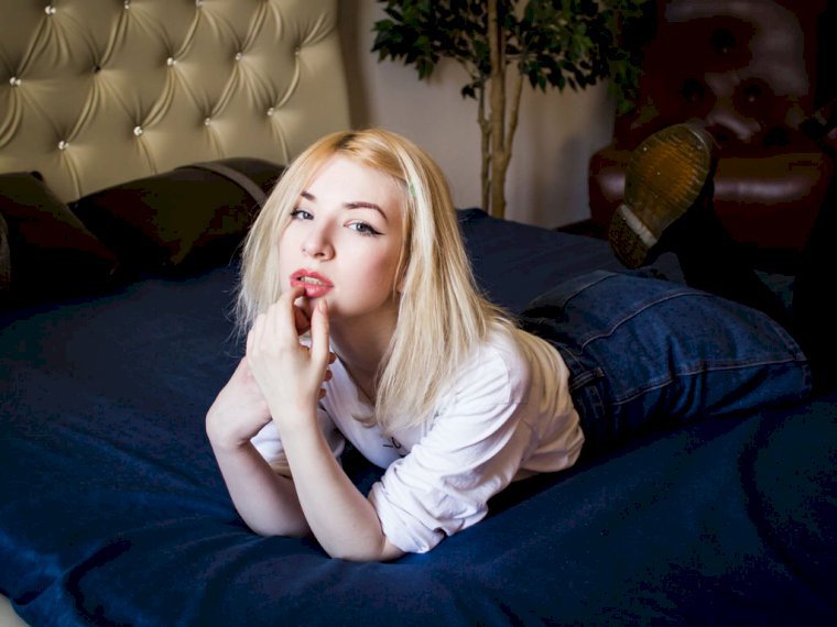 EsterRay's profile - Image n°0