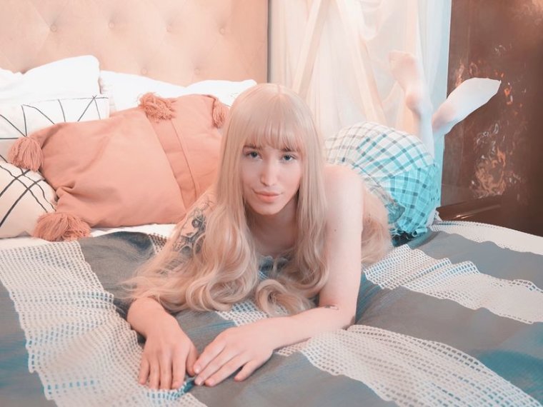 EvaHarlow's profile - Image n°0