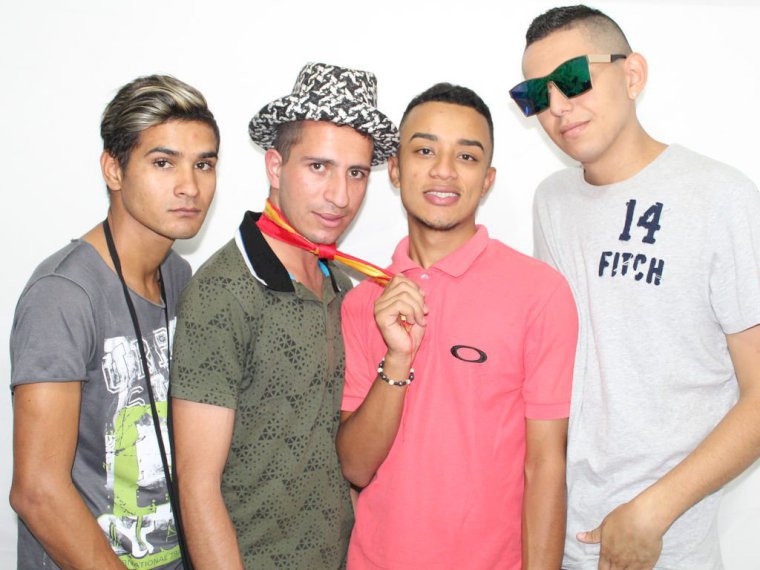 Profil de FoursomeGaySexLA - Photo n°1