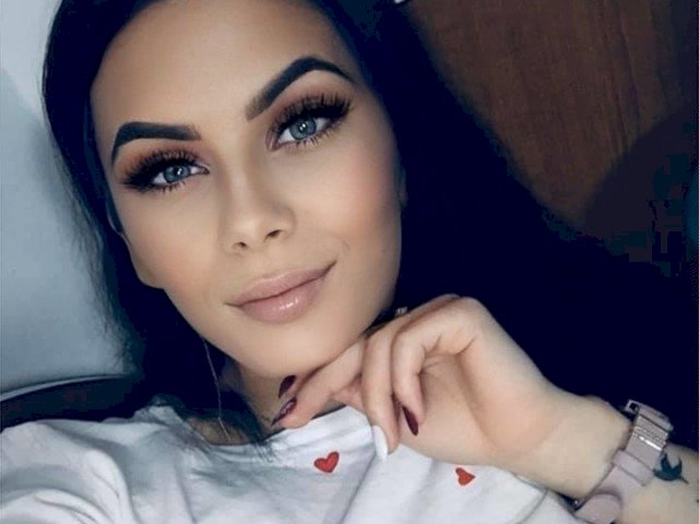 hellenross's profile - Image n°1