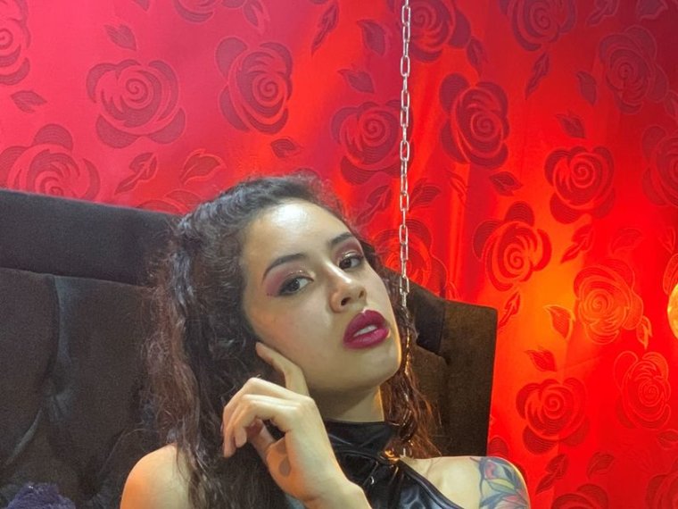 HayleyLennox's profile - Image n°0