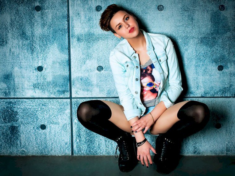 HelenRock's profile - Image n°0