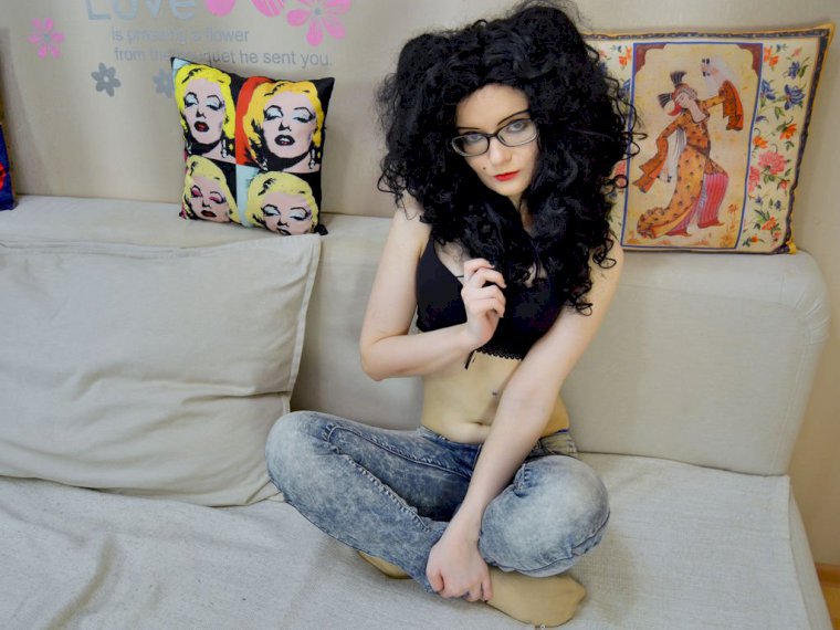 HilaryBrook's profile - Image n°0