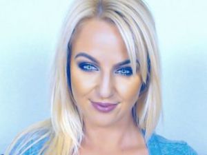 HornyHollyS's Sexcam