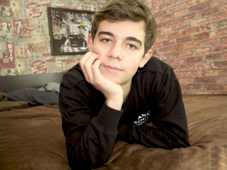 HornyLewis's profile - Image n°1