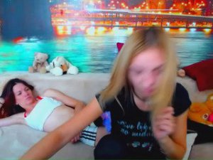HornyTwoPussyy's Sexcam