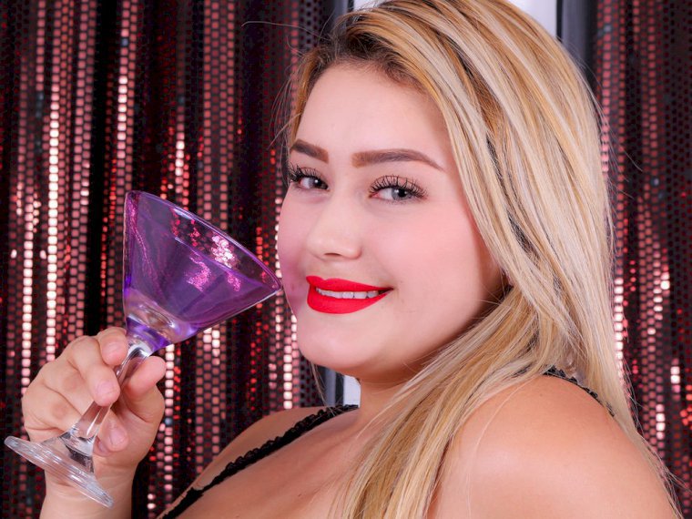 HotBlondCurves's profile - Image n°0