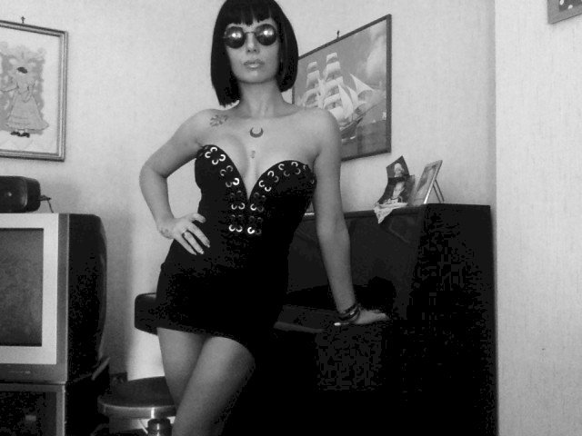hotdemonia's profile - Image n°1