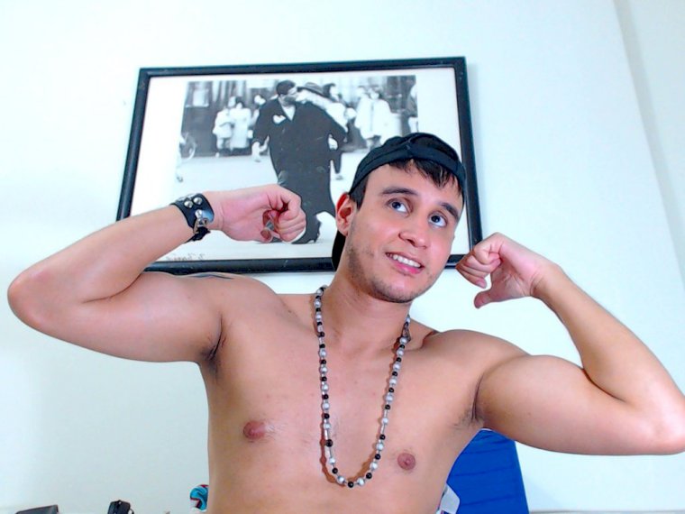 hugebigcock01's profile - Image n°0