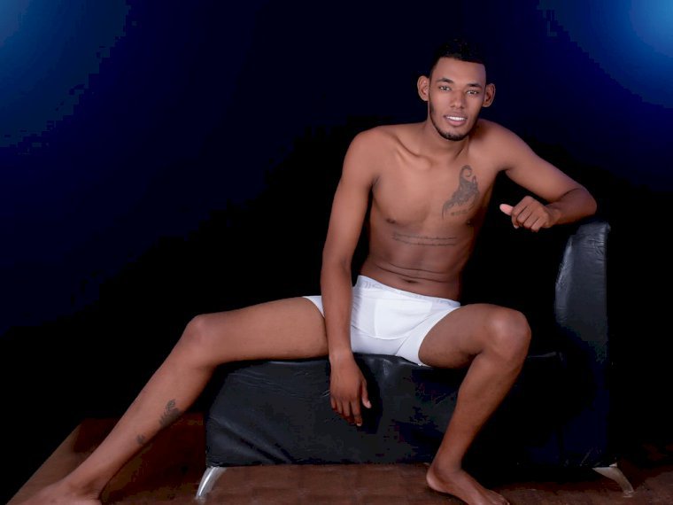 hugeBLACKDominat's profile - Image n°0
