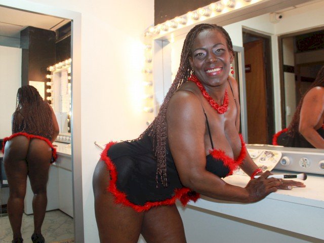 HugeBoobX's profiel - Afbeelding n°19